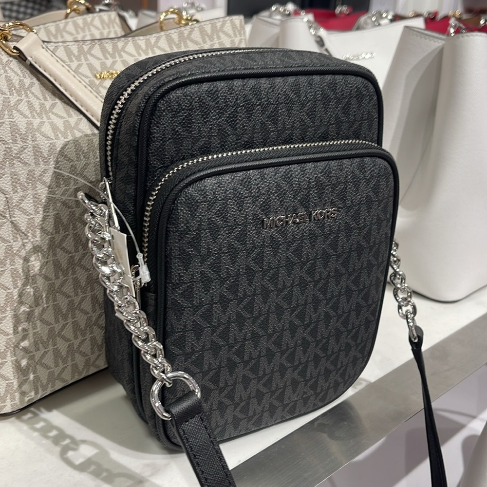 MICHAEL KORS Jet Set Travel Medium Logo Crossbody Flight Bag
Black
NWT - Picture 2 of 16